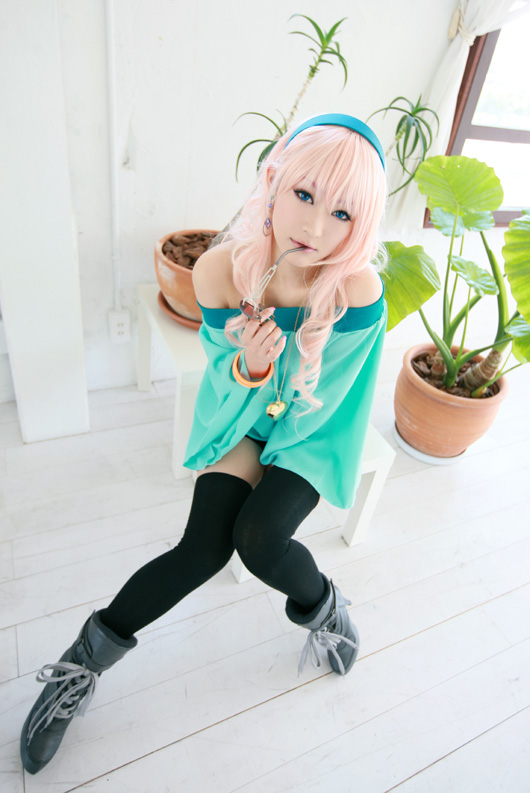 마크로스 F 셰릴 노메 라이트 그린 쉬폰 코트와 바지  - Anime Cosplay Nome 리뷰 및 가격
